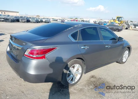 2015 Nissan Altima 2.5 Sv z USA, uszkodzony, nr VIN 1N4AL3AP4FC421144
